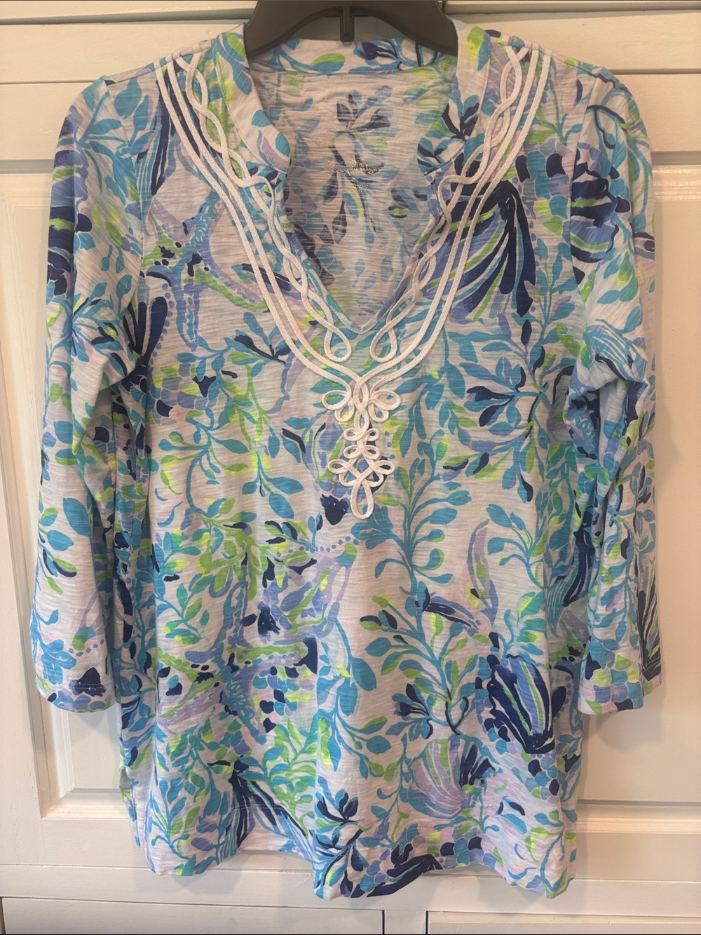 Lilly Pulitzer v neck embroidered tunic EUC